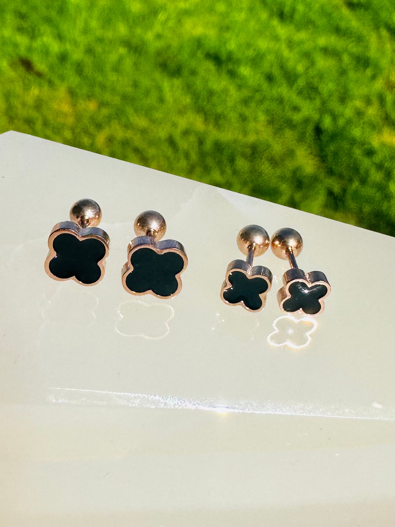 BLACK MINI EARRINGS