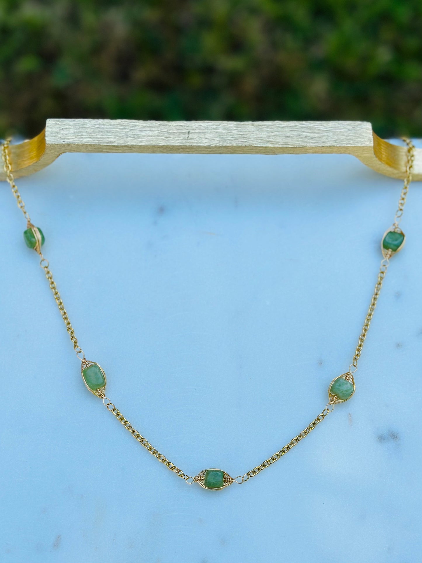 GREEN STONE NECKLACE