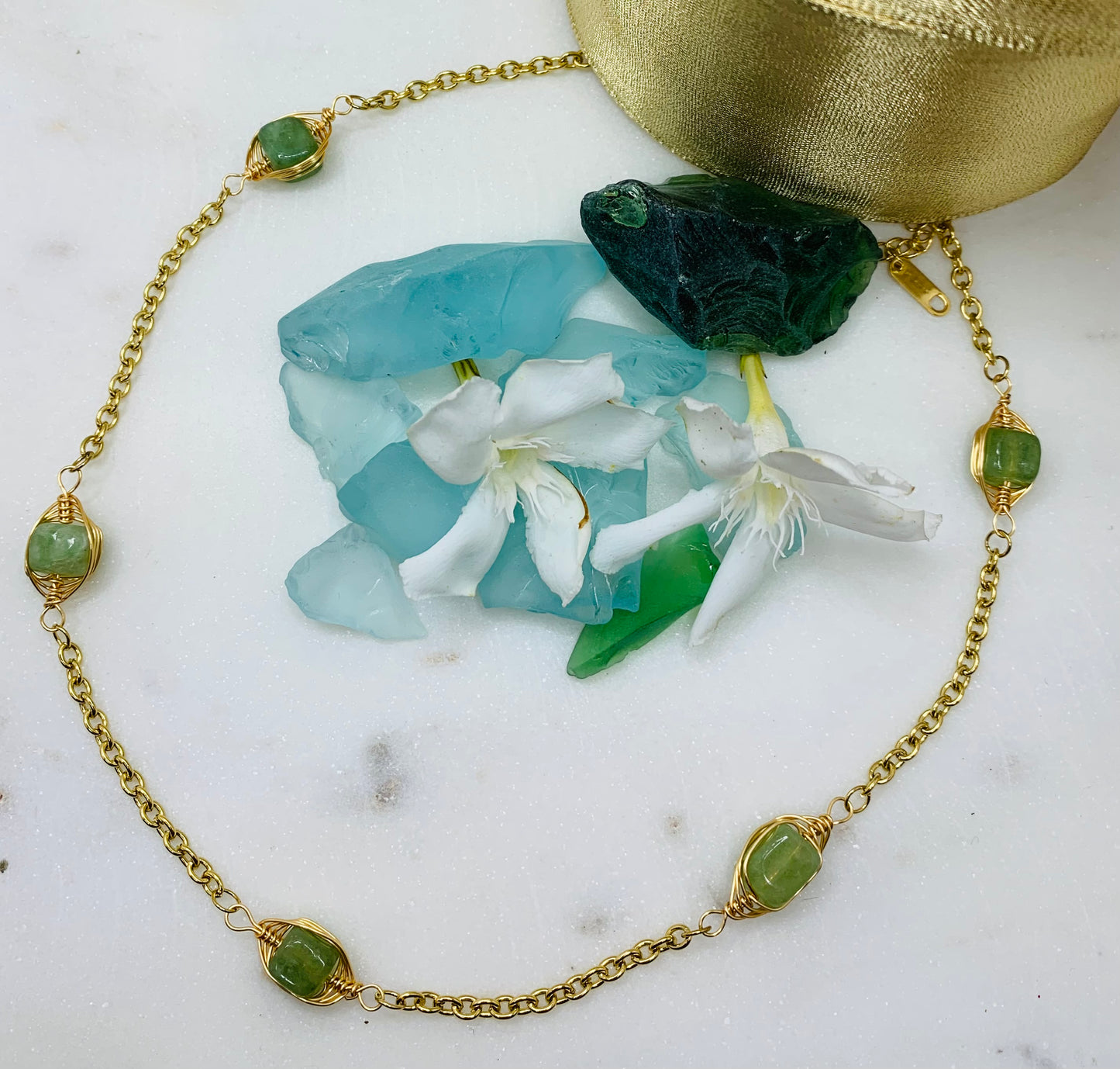 GREEN STONE NECKLACE